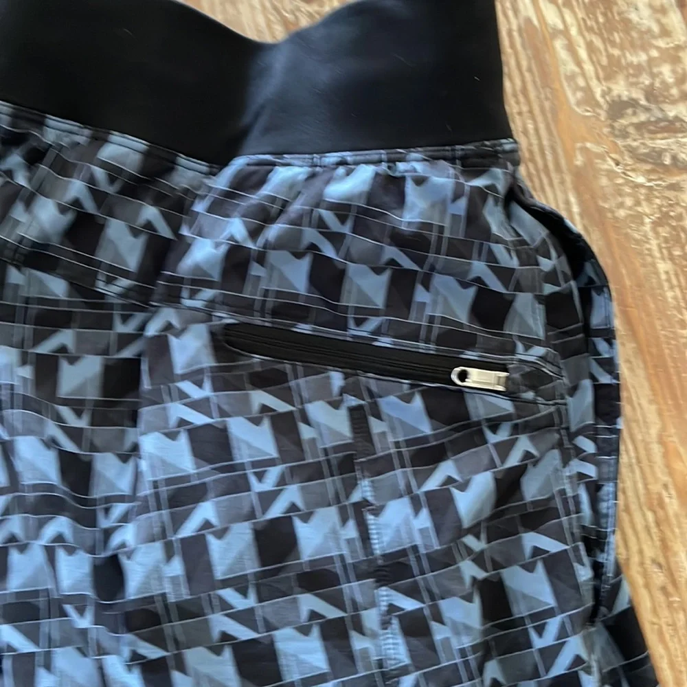 Mens Lululemon shorts with liner.  Barely worn. - Picture 5 of 5
